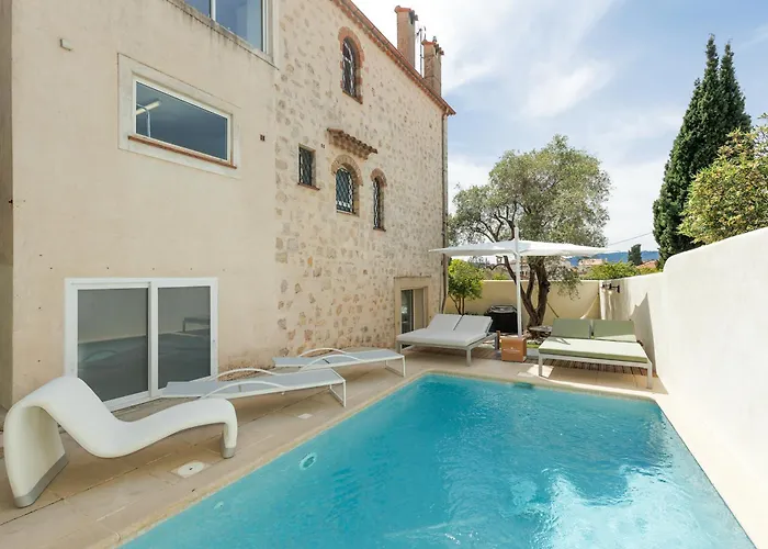 Immogroom - Luxury Villa With Swimming Pool In City Center
