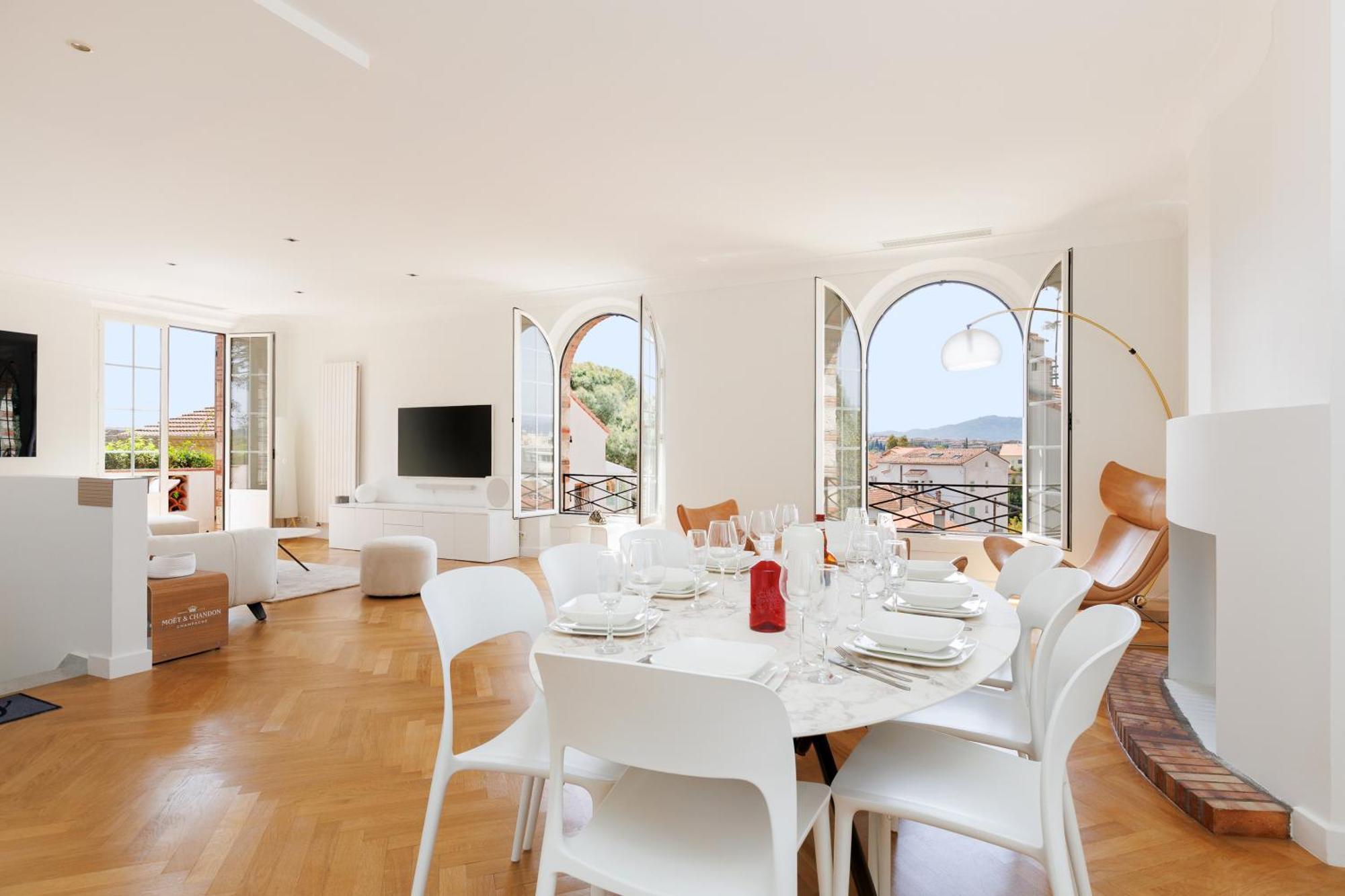 Immogroom - Luxury With Swimming Pool In Center Villa *